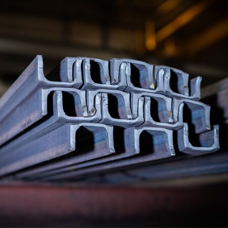 Kuumavalssattu U-tanko teräslaadussa S235JR