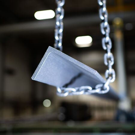 Kuumavalssatut, erikylkiset kulmatangot teräslaaduissa S235JR ja S355J2