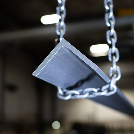 Kuumavalssatut, tasakylkiset kulmatangot teräslaaduissa S235JR ja S355J2